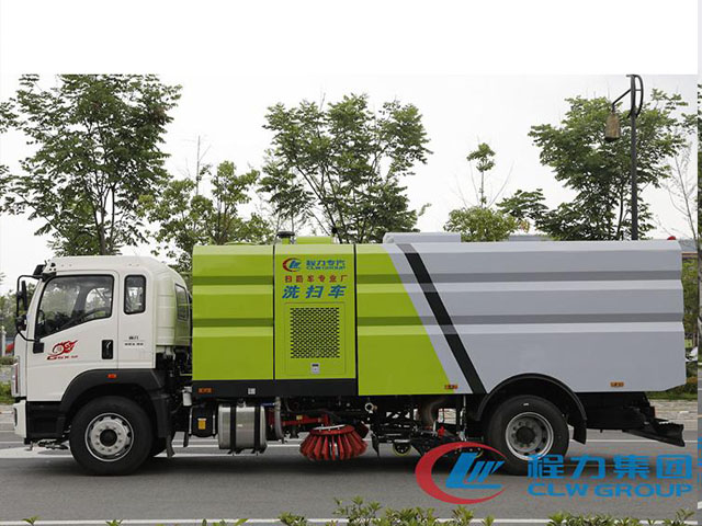 重汽豪沃國(guó)六洗掃車(chē)圖片4