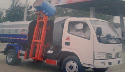 掛桶<a href=http://www.remarkableindia.com/ljc target=_blank class=infotextkey>垃圾車</a>裝卸垃圾桶圖片